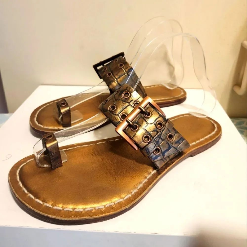 Bernardo Bronze Croc Print Leather Toe Ring w/Buckle Flat Sandals Sz.6 Ret $175